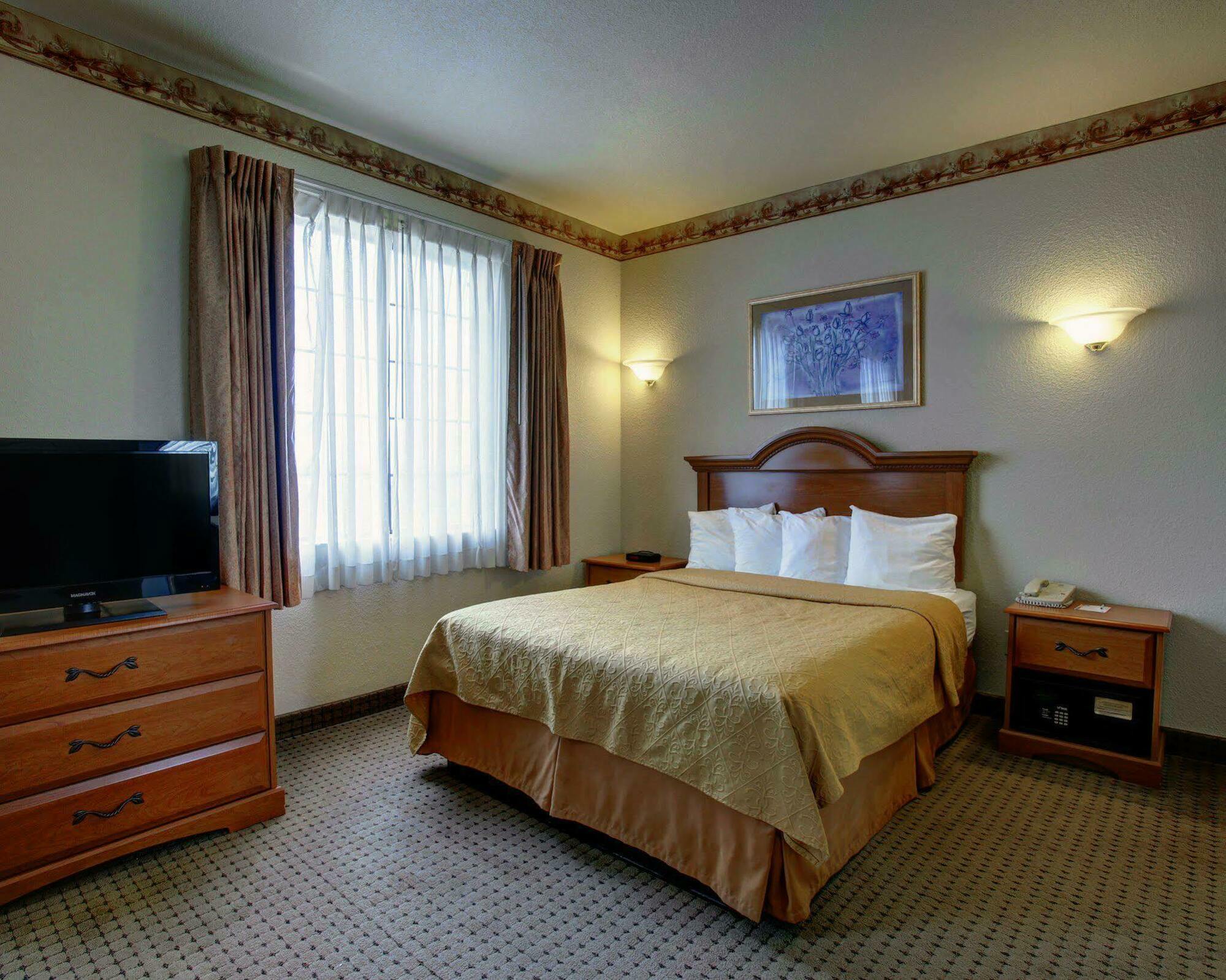 Vivo Living North Hotel